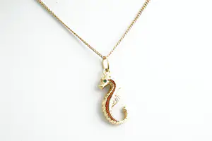 30- Fijn 14 krt  gouden gourmette collier met 18 krt gouden hanger "zeepaardje" kopen? Bied vanaf 170!