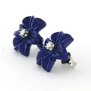 18k gouden oorknoppen met bloemvorm lapis lazuli en briljant geslepen diamant kopen? Bied vanaf 230!