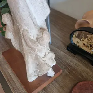 Niet of onleesbaar gesigneerd - Moeder en kleine kinderen sculptuur Walnut Base door Austin Productions 1978 kopen? Bied vanaf 1!