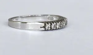 14 kt witgouden rijring met diamanten kopen? Bied vanaf 400!