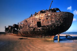Anton Rijsdijk - C-print, Unknown Wreck West Sahara (Groot) kopen? Bied vanaf 80!
