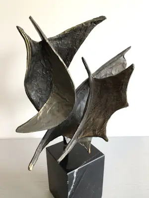 Bernadette Leijdekkers - Sculptuur “ De wind in de zeilen “ kopen? Bied vanaf 79!