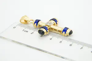24-  Grote & massief 18 krt geel-gouden Kruis hanger met gefacett. blauwe stenen kopen? Bied vanaf 570!