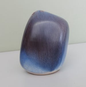 Niet of onleesbaar gesigneerd - Modernistische aardewerken rozensteker (vaas) kopen? Bied vanaf 1!