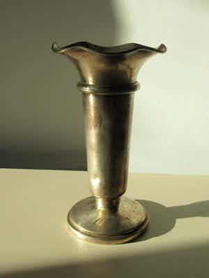 Art deco verzilverd Anjervaasje - Hollandia Plate Hilversum verkocht voor € 1!