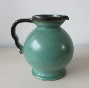 Curiosa - Art Deco aardewerk kan met bronsgroen glazuur model 3022 kopen? Bied vanaf 1!
