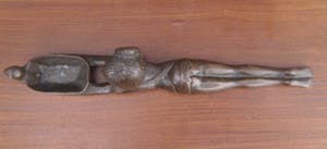 Brons (Onbekend) - Liggende priesteres kopen? Bied vanaf 80!