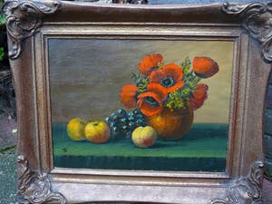 Niet of onleesbaar gesigneerd - Stilleven met abrikozen, druiven en anemonen kopen? Bied vanaf 10!