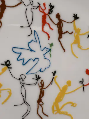 Pablo Picasso - Vredesduif met dansende figuren kopen? Bied vanaf 65!