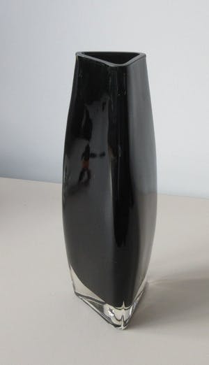 Krosno - Dubbelwandige zwart en blank glazen Triangel vaas kopen? Bied vanaf 25!