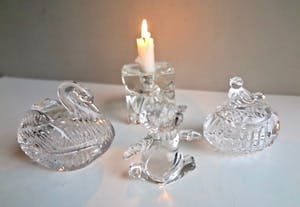 Sklo Union - Rudolfova - Nachtmann, Anna Hütte - Verfijnd Loodkristal: Zwaan, 2 Vogeltjes, Kaarsenhouder kopen? Bied vanaf 1!