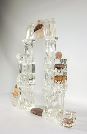 Isabelle Monod - Bijzonder glazen assemblage, Entrée du palais kopen? Bied vanaf 750!