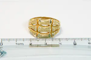 14- 18 krt geel-gouden zg. "bamboe" ring - 3 laags model kopen? Bied vanaf 540!