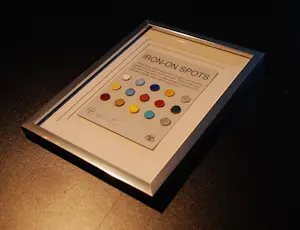 Damien Hirst - Iron-On Spots kaufen? Bieten Sie von 200!