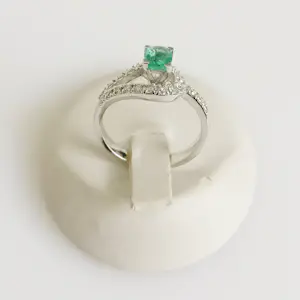 Smaragd- en diamanten ring kopen? Bied vanaf 955!