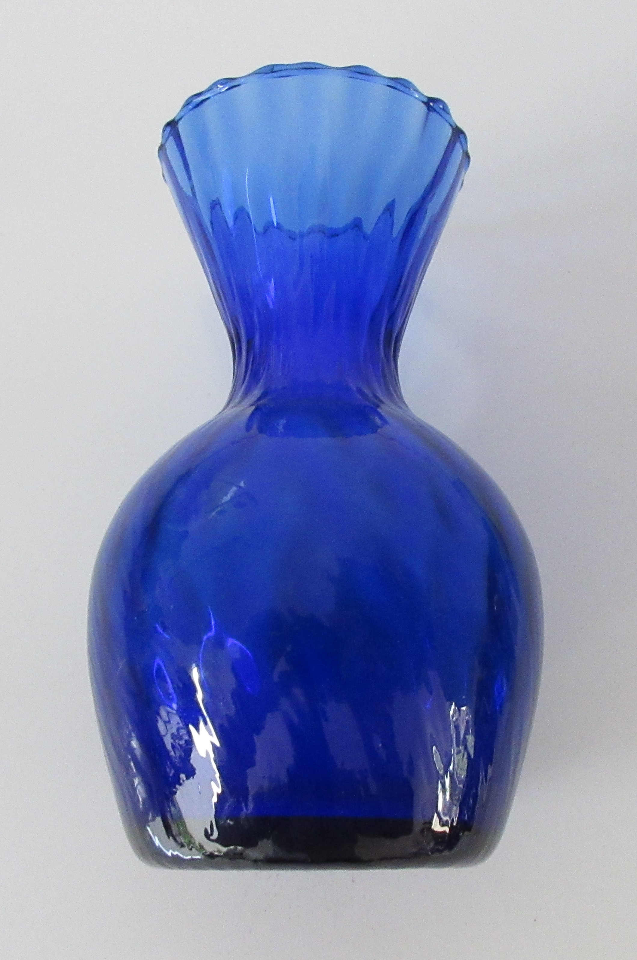 Niet of onleesbaar gesigneerd - Cobalt blauw optiek glazen vaasje kopen? Bied vanaf 1!