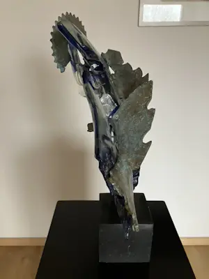 Brons (Onbekend) - Uniek bronzen beeld met glas = gesigneerd. kopen? Bied vanaf 250!