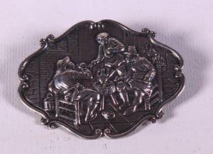 Zilveren broche met voorstelling in reliëf kopen? Bied vanaf 1!