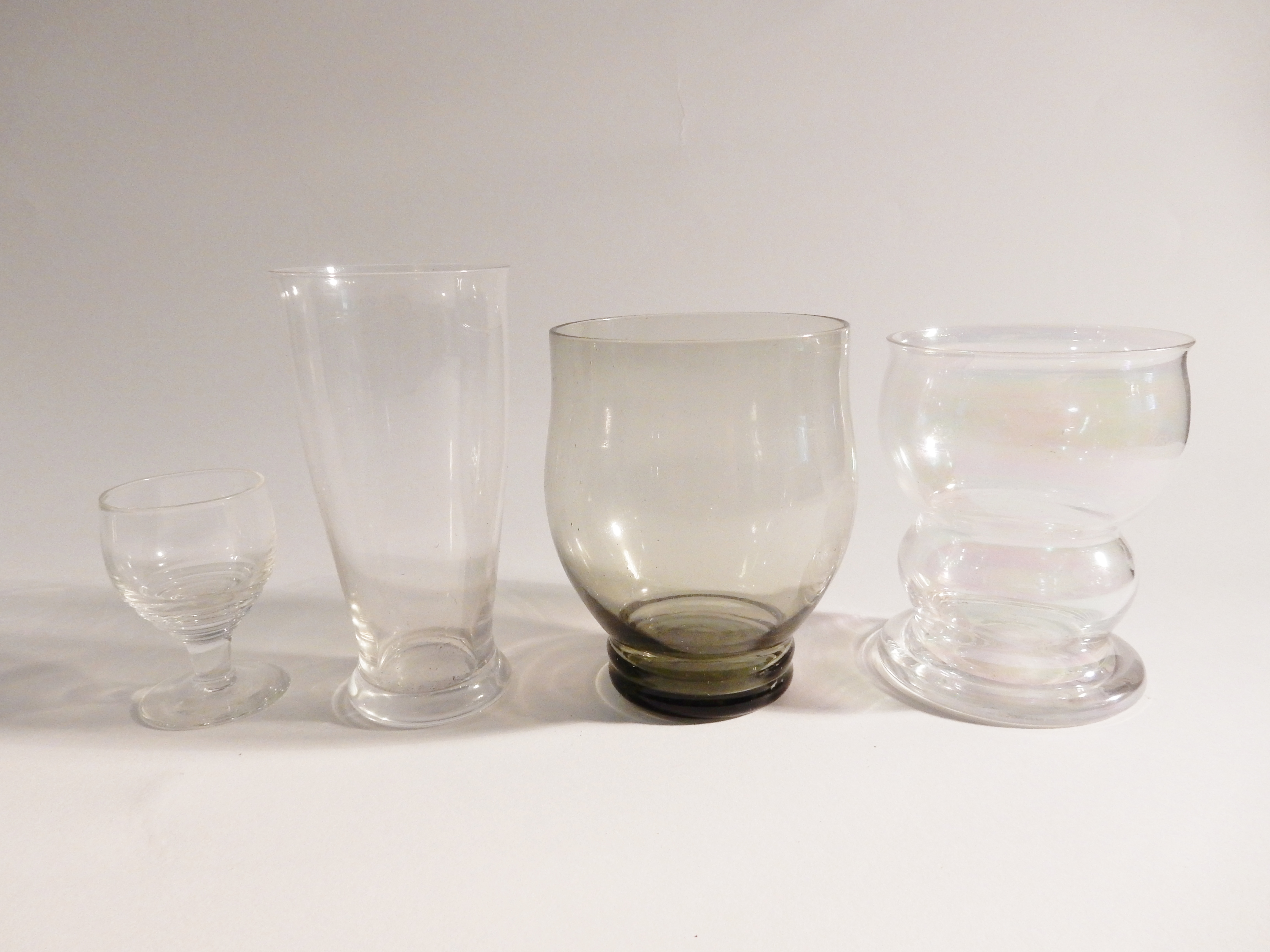 Royal Leerdam - 4 glas ontwerpen - 2 met etsmerk - De Bazel verkocht voor € 1!