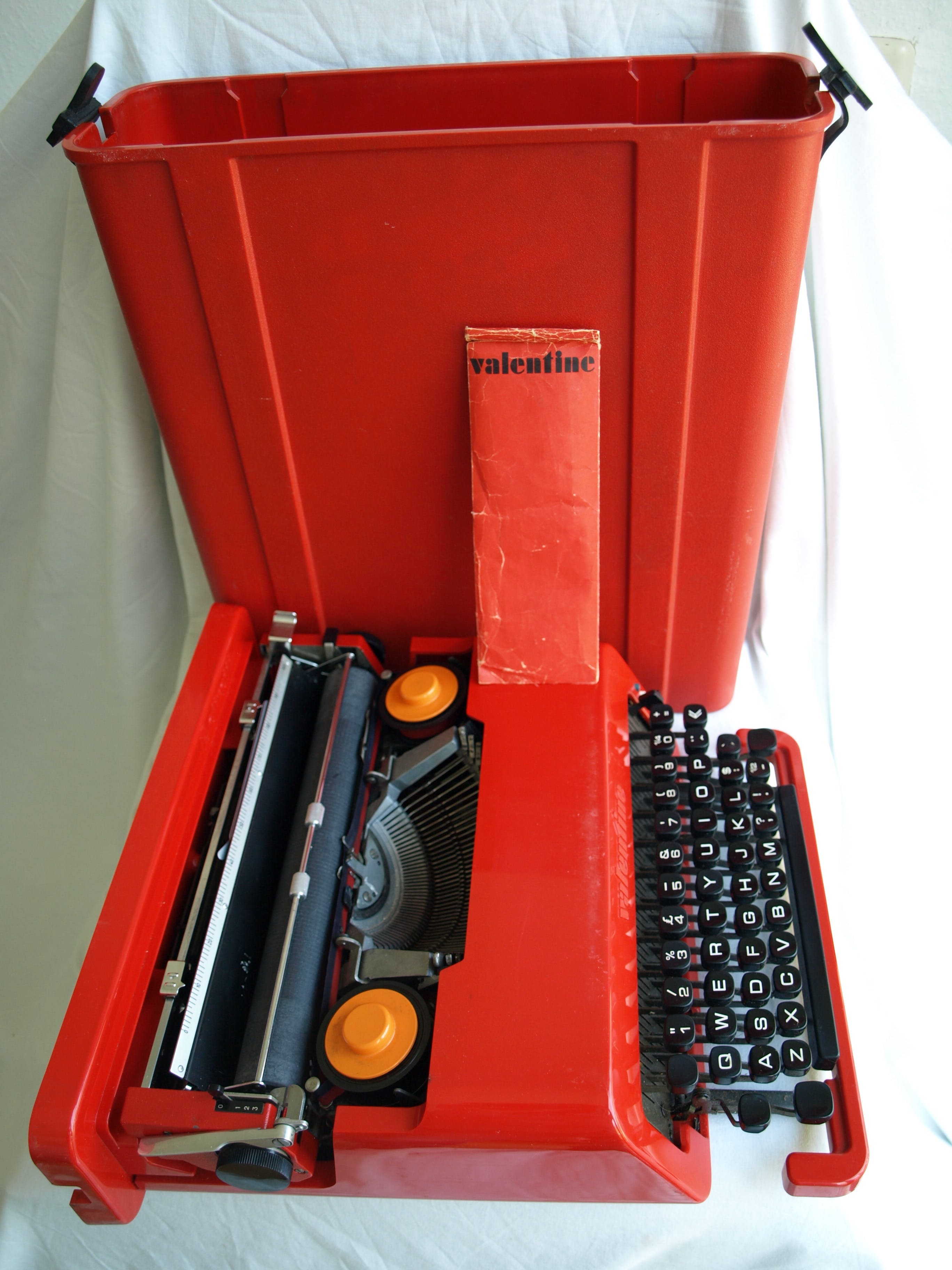 Ettore Sottsass - Valentine portable typewriter voor Olivetti – Italië 1969 kopen? Bied vanaf 75!