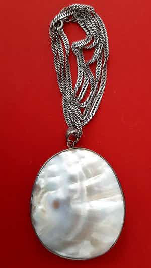 Silver ketting en hanger parelmoer verkocht voor € 1!