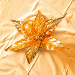 Willy Daro - Wandlampe Messing vergoldet Blumenform für Massive 1970er Jahre kopen? Bied vanaf 120!