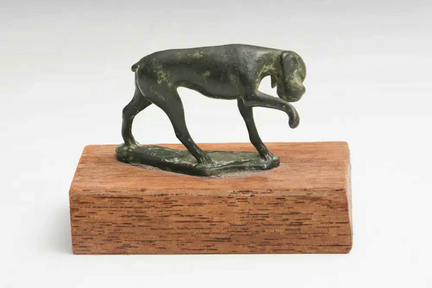 Buy Piet van Heerden - Bronzen beeld: Hondje? Bid from 299!