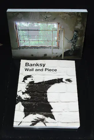 Banksy - Wall and Piece +|+ kunstwerk 'Control Everything' kaufen? Bieten Sie von 85!