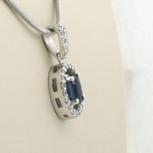 14K Goud - witgouden collier met hanger bezet met diamanten en saffier kopen? Bied vanaf 440!