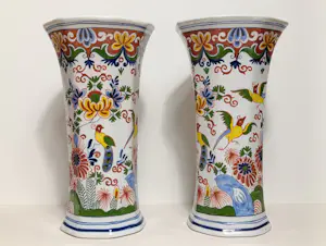 Royal Boch - Een paar Boch "Cornet" vazen. Periode bekend als "De schilderskamer". kopen? Bied vanaf 118!