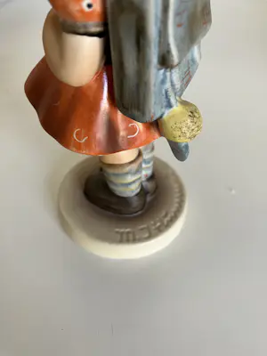 Porzellanfabrik W. Goebel - M.I. Hummel -Schoolmeisje 81 - TMK5 kopen? Bied vanaf 39!