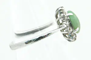 13 - Chique witgouden 14Krt dames ring met 0.50 crt diamant en groene edelsteen. kopen? Bied vanaf 380!