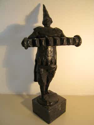 Brons (Onbekend) - Zwaar en abstract brons sculptuur van een clown met trekharmonica verkocht voor € 150!