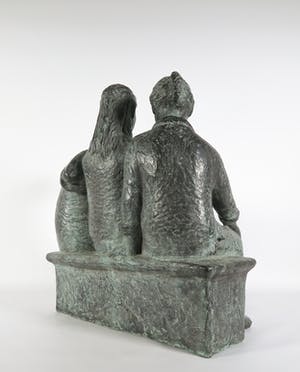 Karin Beek - Groot en zwaar bronzen beeld van drie zusjes op een bankje kopen? Bied vanaf 1000!