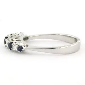 18k wit gouden ring bezet met saffier en briljant geslepen diamant tot. 0.30ct kopen? Bied vanaf 600!