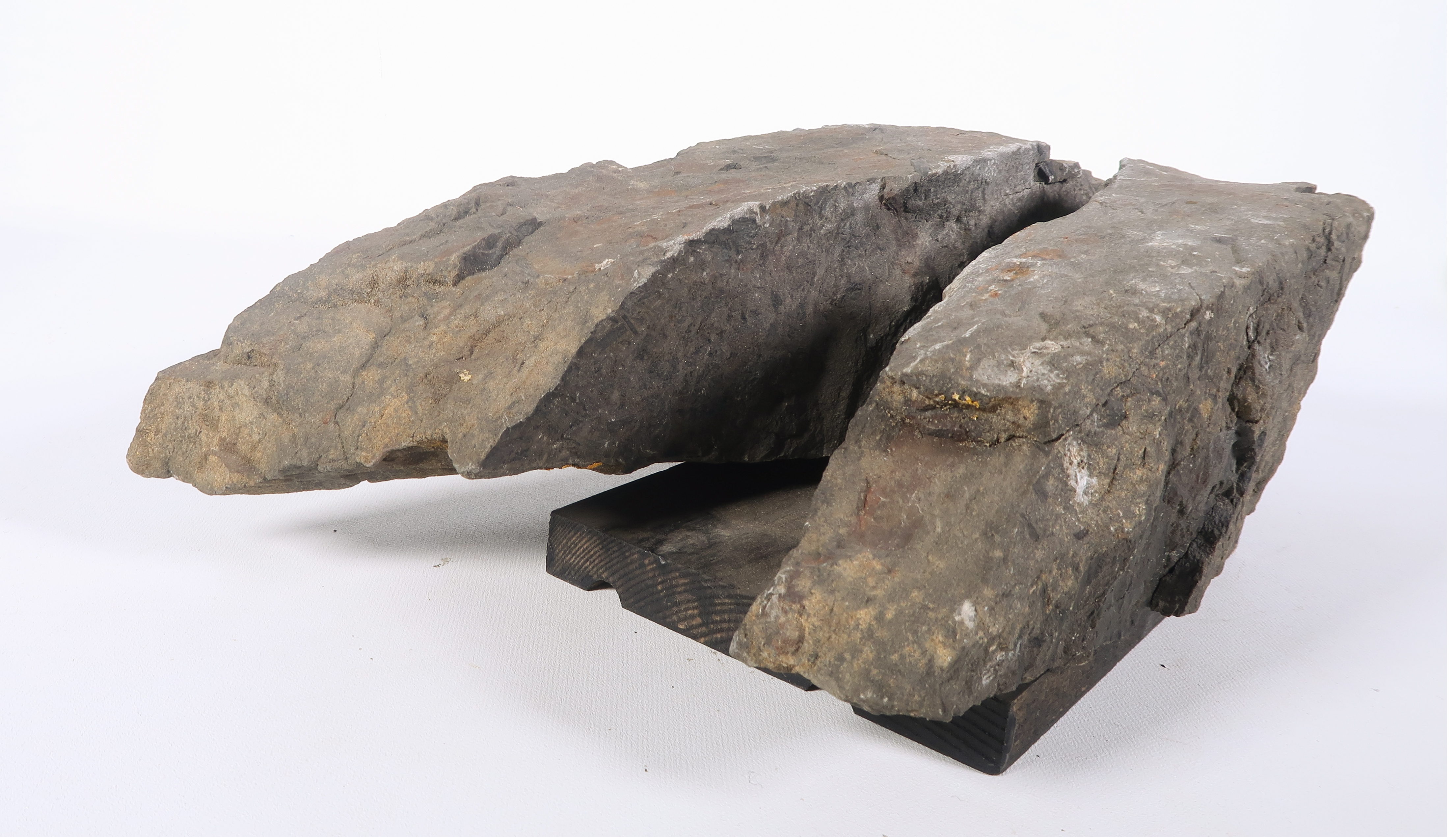 Niet of onleesbaar gesigneerd - Natuurstenen beeld, Abstracte vorm verkocht voor € 1!