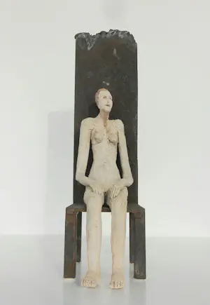Ida De Roy - Keramiek, Figuur op zetel kopen? Bied vanaf 125!