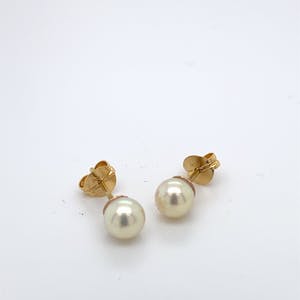 18kt gouden oorsteker+parel, 1,31 gr kopen? Bied vanaf 80!