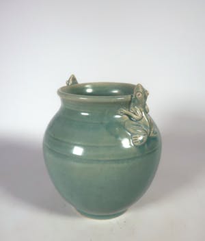 Marijke de Kler-Vermeulen - Aardewerk, Pot met kikkers kopen? Bied vanaf 1!