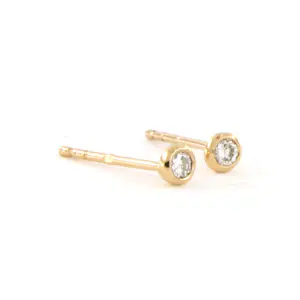 18k rosé gouden solitair oorknoppen met briljant geslepen diamant tot. 0.10ct kopen? Bied vanaf 180!