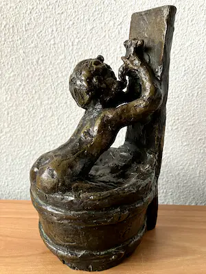 Marcus Ravenswaay - Zwaar bronzen beeld van kind dat uit kraan drinkt. kopen? Bied vanaf 150!