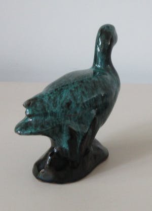 Niet of onleesbaar gesigneerd - Blue Mountain Pottery - Beeldje van een eend en een olifant kopen? Bied vanaf 1!