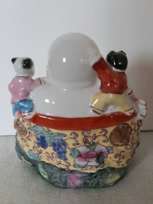 Niet of onleesbaar gesigneerd - Porselein Hotei met kinderen kopen? Bied vanaf 1!