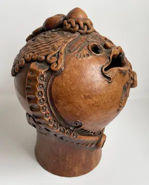 Niet of onleesbaar gesigneerd - Kunst aardewerken fantasie figuur - Volkskunst kopen? Bied vanaf 1!