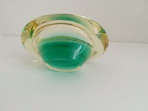 Niet of onleesbaar gesigneerd - Zeldzaam mooi vintage glas, verlopend van helder geel naar groen kopen? Bied vanaf 1!