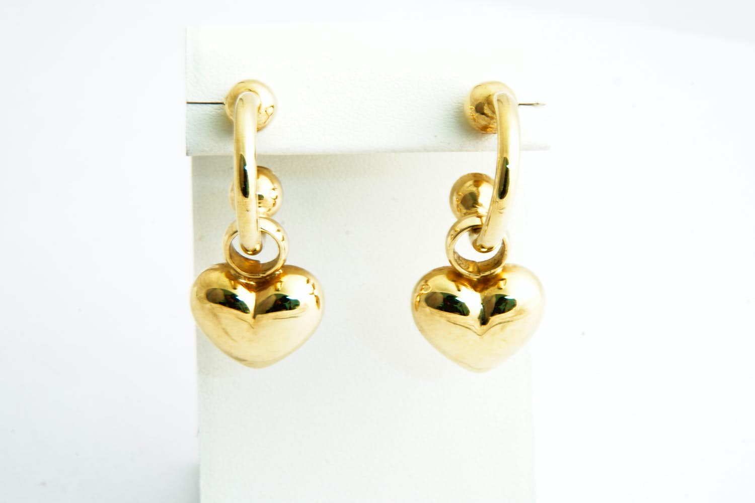 34 -  Opvallende set 18 karaats geel-gouden "open" Creolen met hart oorstekers kopen? Bied vanaf 470!