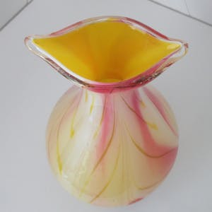 Niet of onleesbaar gesigneerd - Zeer zware dikwandige gele roze Millefiori vaas kopen? Bied vanaf 10!
