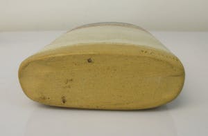 Niet of onleesbaar gesigneerd - Ovaal Studio aardewerk vaasje van Kamini uit Griekenland kopen? Bied vanaf 1!