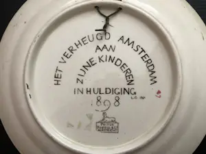 Firma Regout & Co - LION CACHET Gedenkborden Wilhelmina en Juliana 1998 & 1910 kopen? Bied vanaf 50!