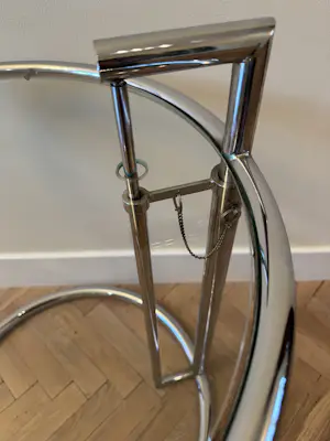 Eileen Gray - Toegeschreven verstelbare bijzettafel E 1027 kopen? Bied vanaf 175!